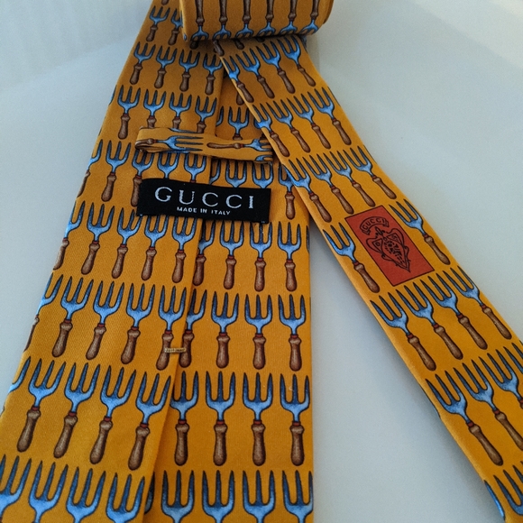 Authentic Gucci tie - Picture 4 of 5